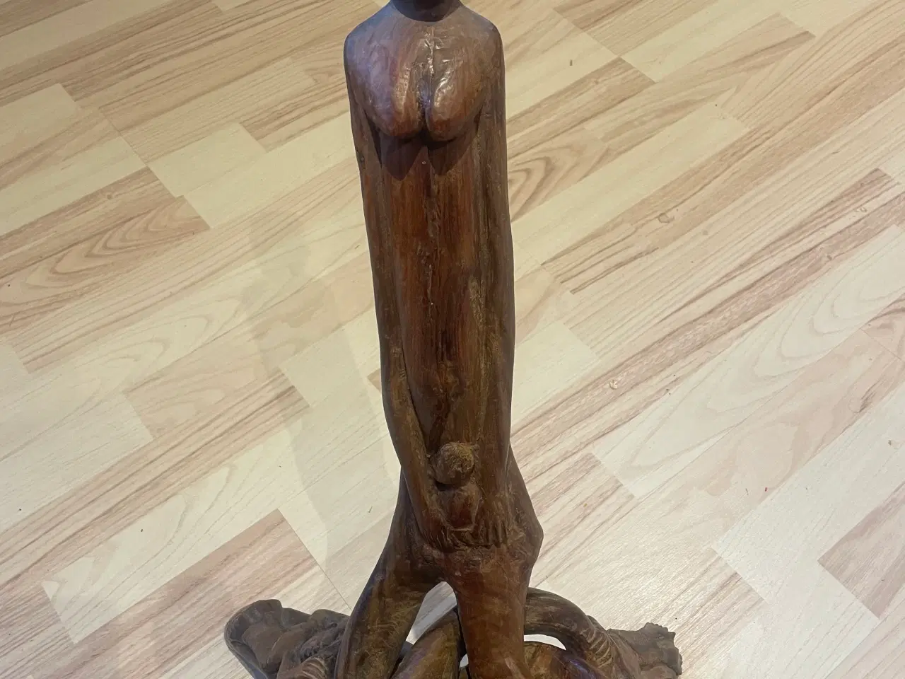 Billede 19 - Africana bord-håndskåret stel med figurer, 19fotos