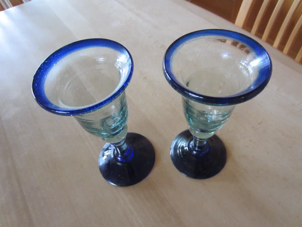 Billede 1 - 2 stk. Vinglas med blå kant
