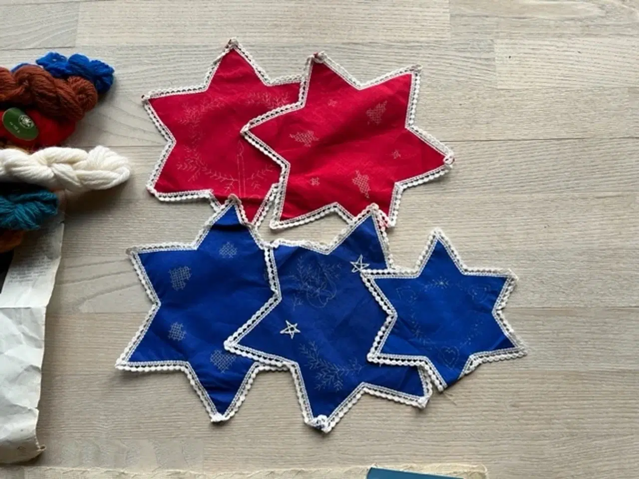 Billede 3 - Broderier, nogle påbegyndte 