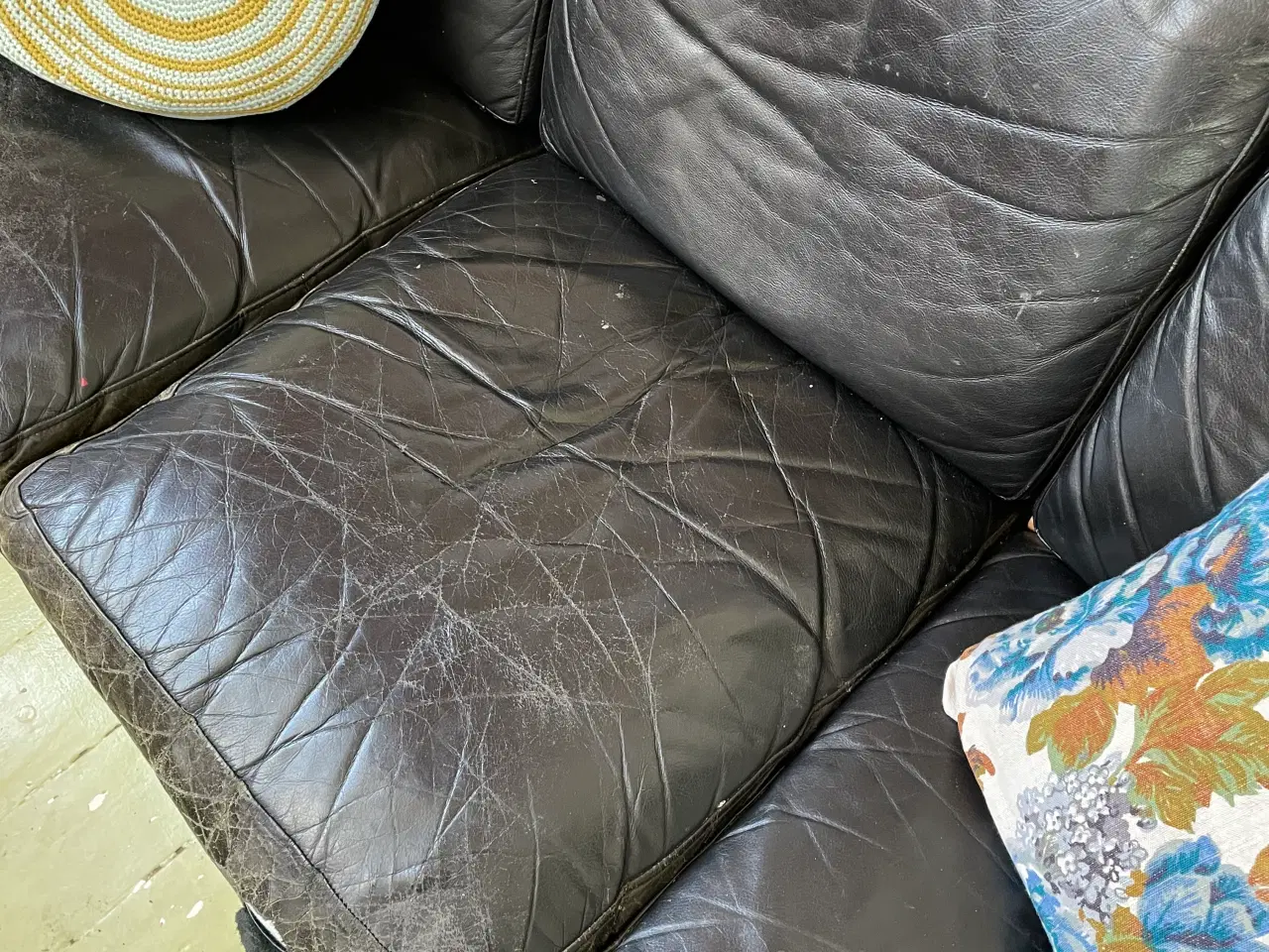 Billede 2 - Gratis retro sofa i sort læder