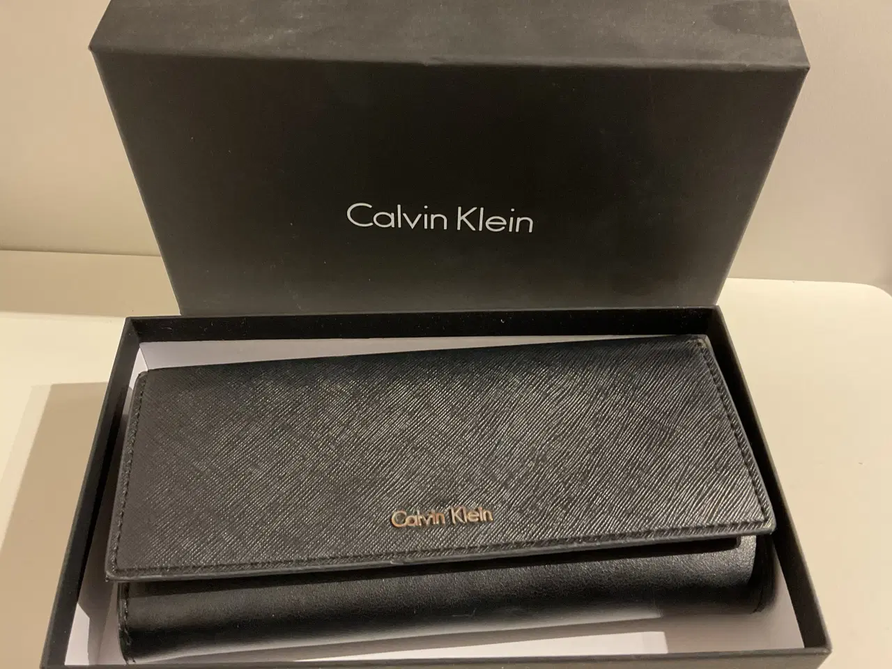 Billede 1 - Calvin Klein pung med plads til 12 kort