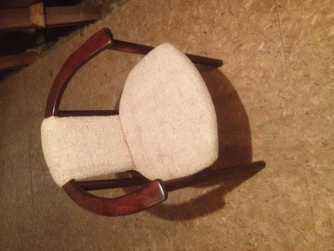 Billede 1 - Fin gammel stol med armlæn