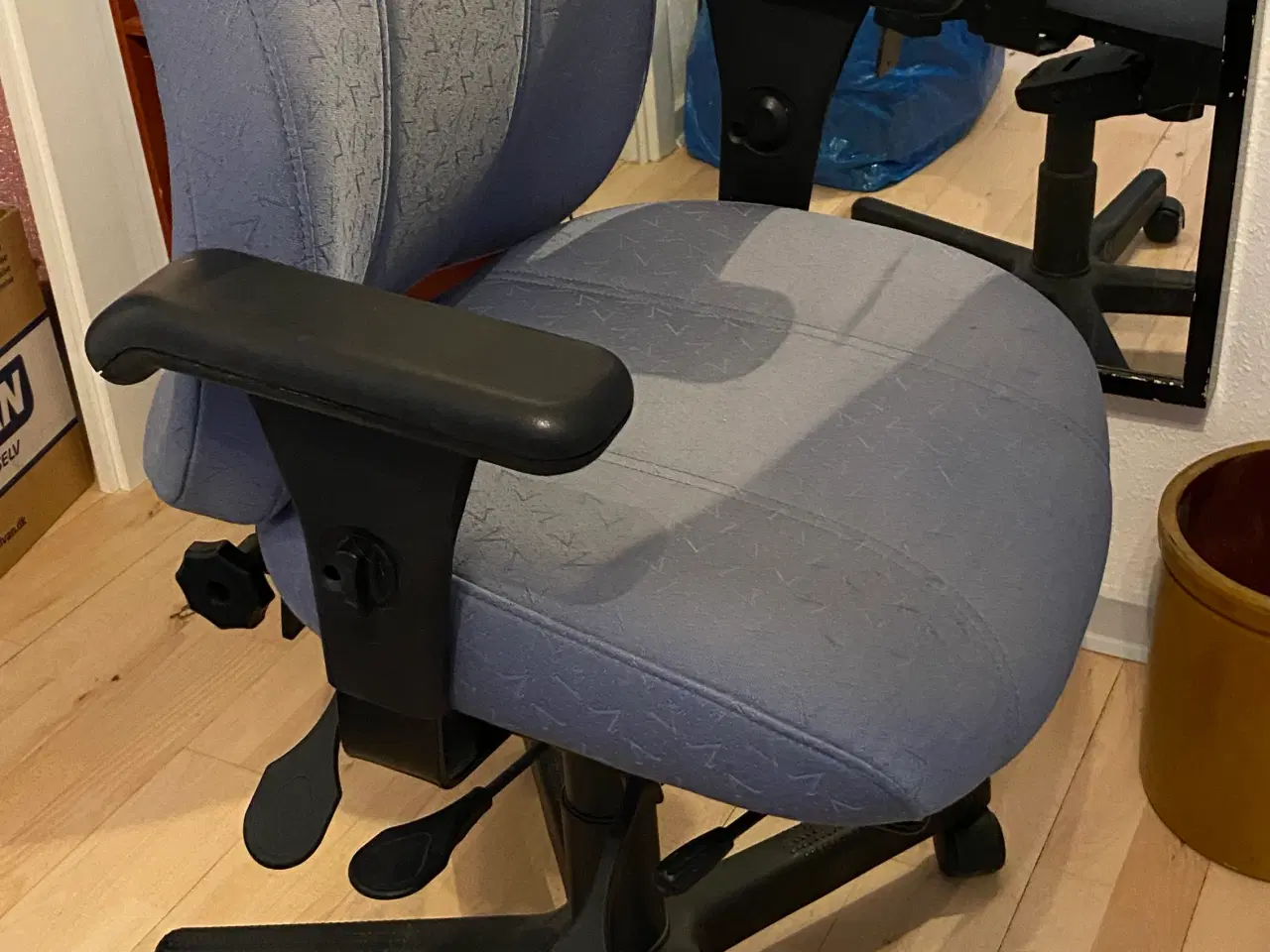 Billede 1 - Justerbar kontorstol med armlæn