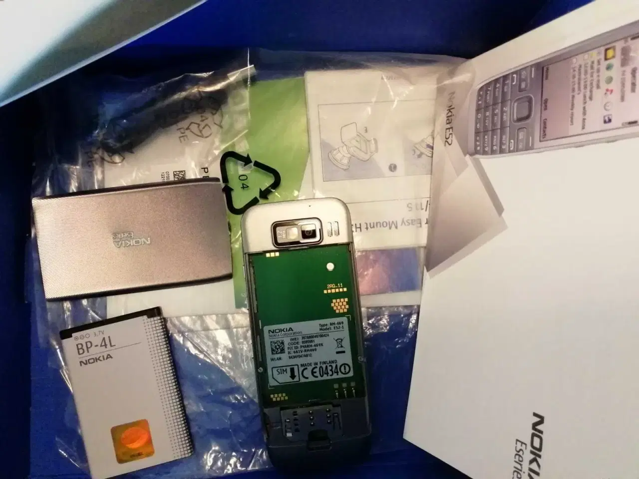 Billede 4 - Nokia E52 i god stand og med ekstra tilbehør 