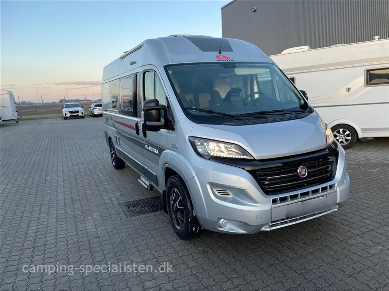 Billede 2 - 2016 - Adria Twin 600 SP   Pæn Van, med få kilometer på tælleren - Adria Twin 600 SP fra 2016 - Kan nu opleves hos Camping-Specialisten