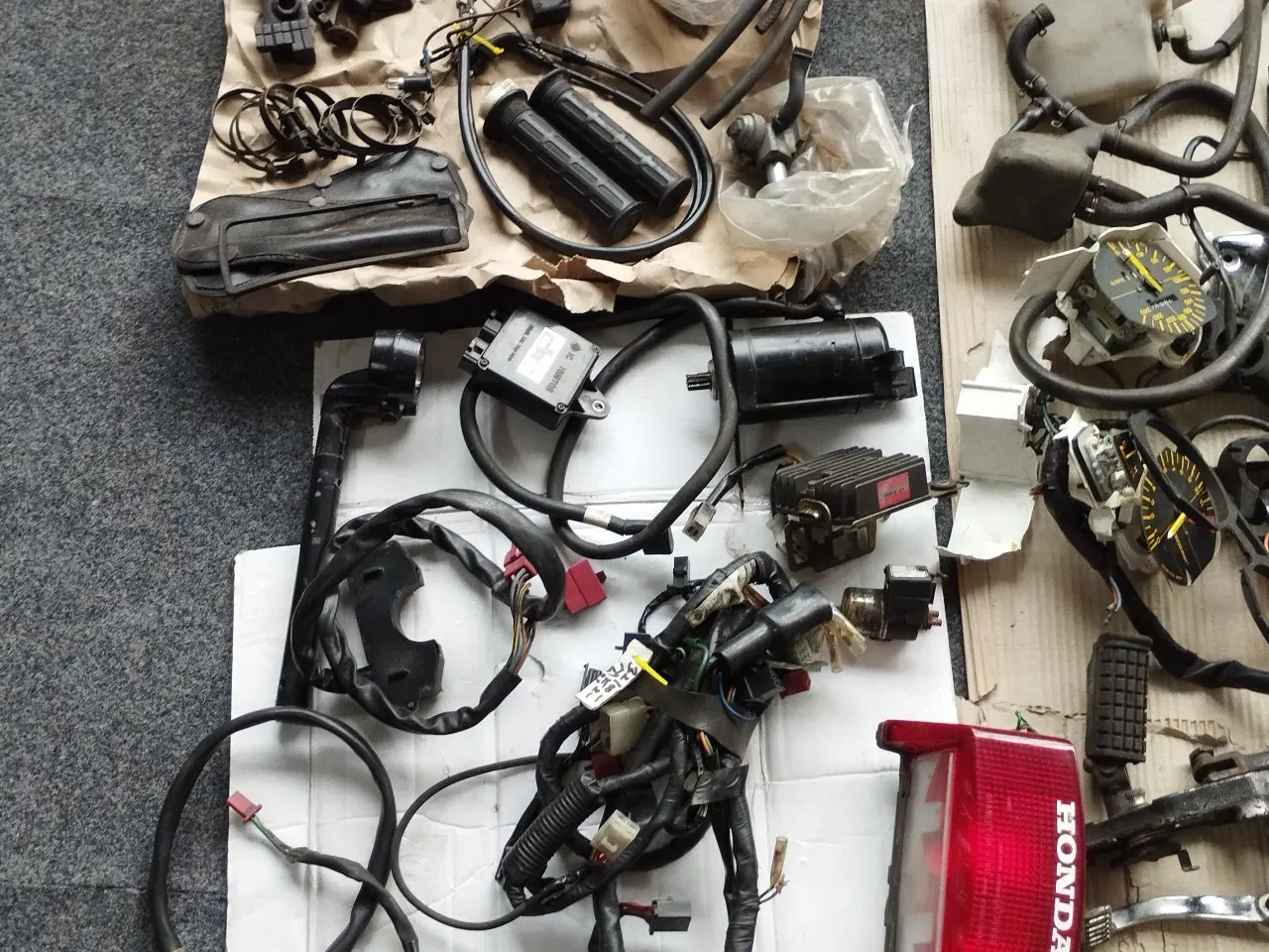 Billede 5 - Reservedele til Honda VF 500,     ( se %)