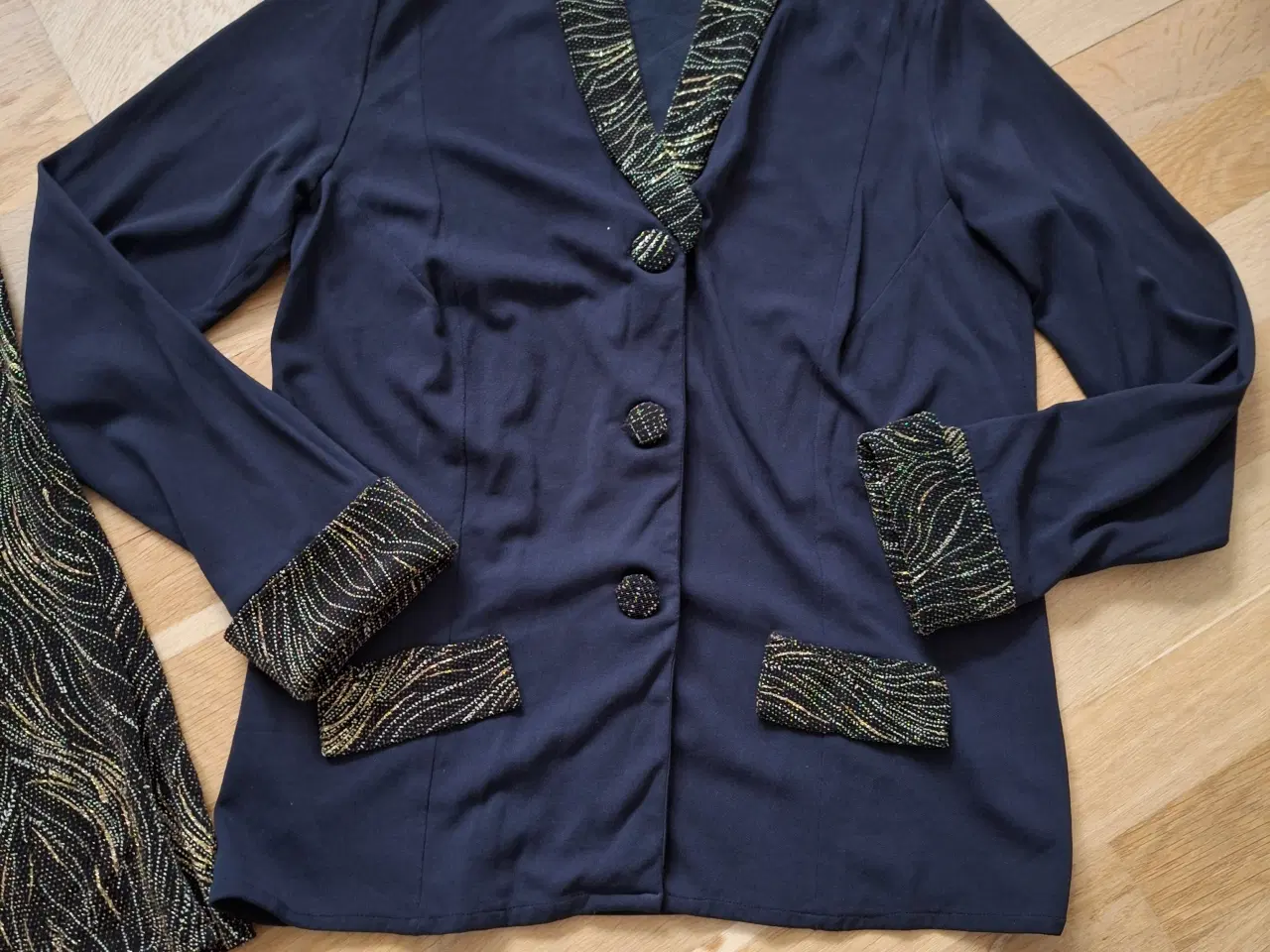 Billede 2 - Sæt - Blazer og nederdel