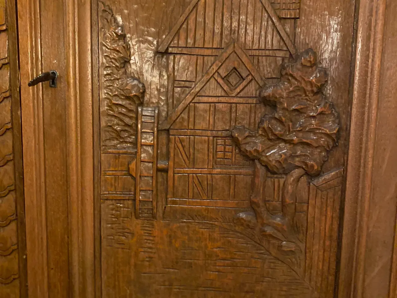 Billede 5 - Dækketøjskab