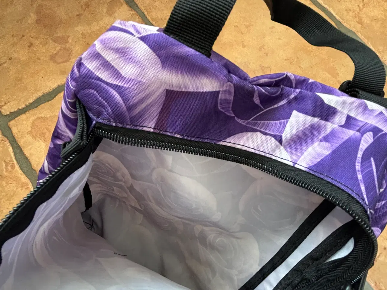 Billede 5 - Jeva skoletaske / rygsæk stof lilla mønster