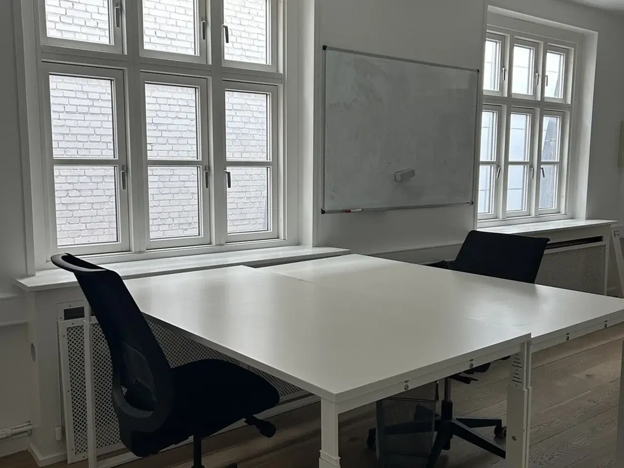 Billede 2 - Kontorplads(er) udlejes i indre by. Lækre rammer til god pris.