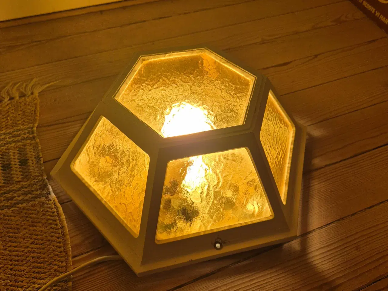 Billede 4 - Sekskantet plafond med gule glas 