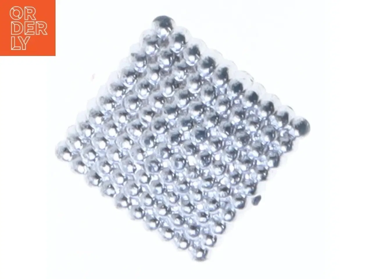 Billede 2 - Sølvfarvet broche (str. 2,5x,2,5 cm)