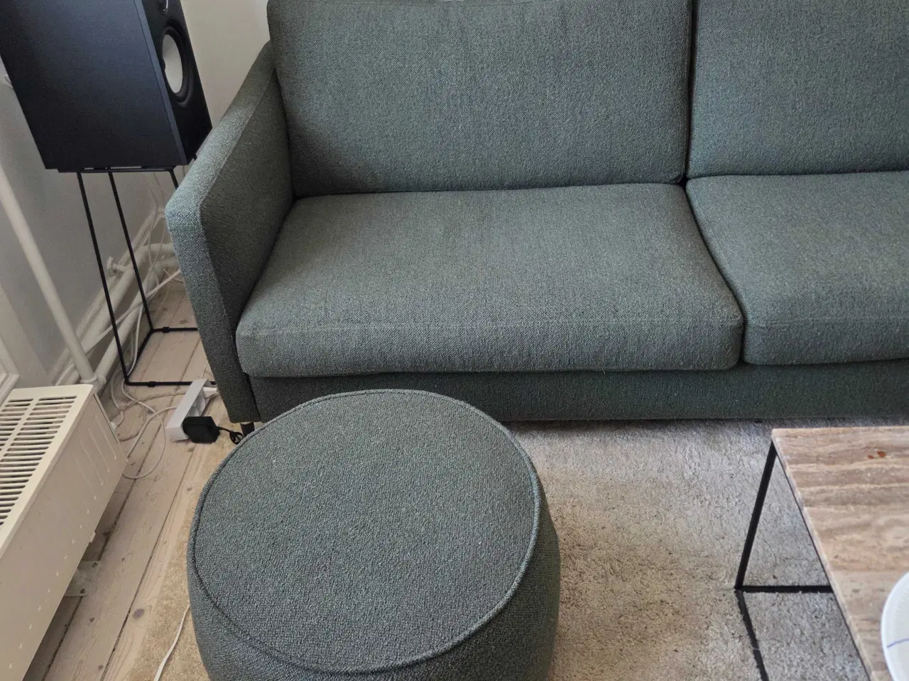 Billede 1 - 3 personer sofa, inkl nakkestøtte og puf