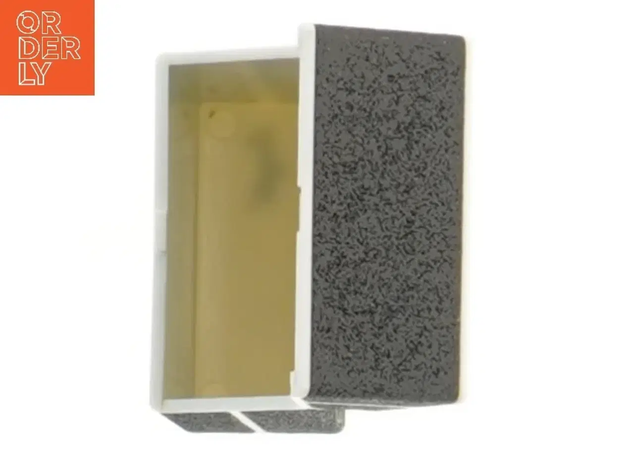 Billede 3 - Plastikdåse med klaplåg (str. 9,5x3x6 cm)