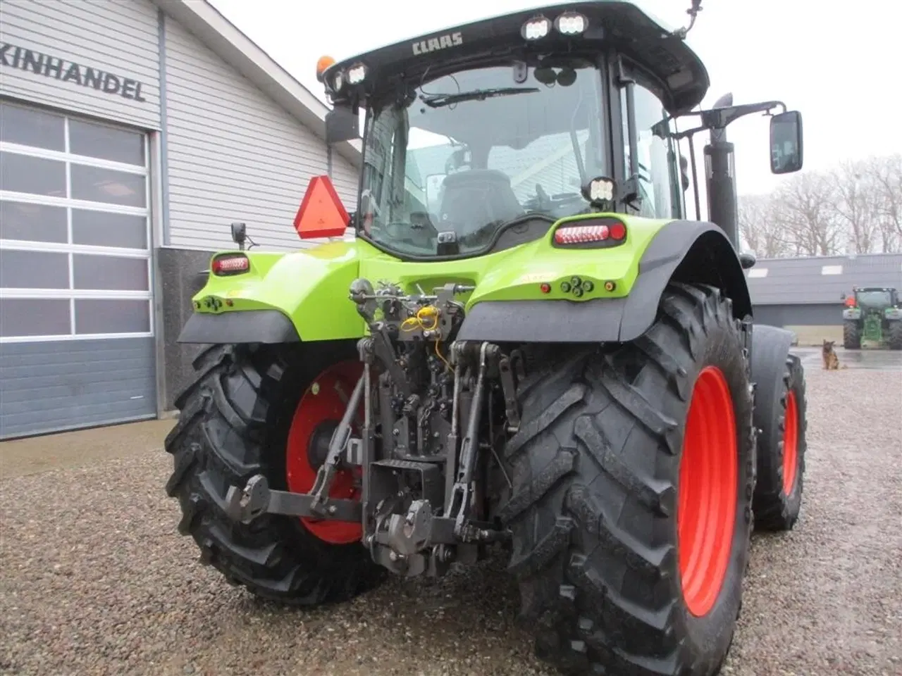 Billede 19 - CLAAS ARION 550 C-matic med frontlift, affjedret foraksel og affjedret kabine.