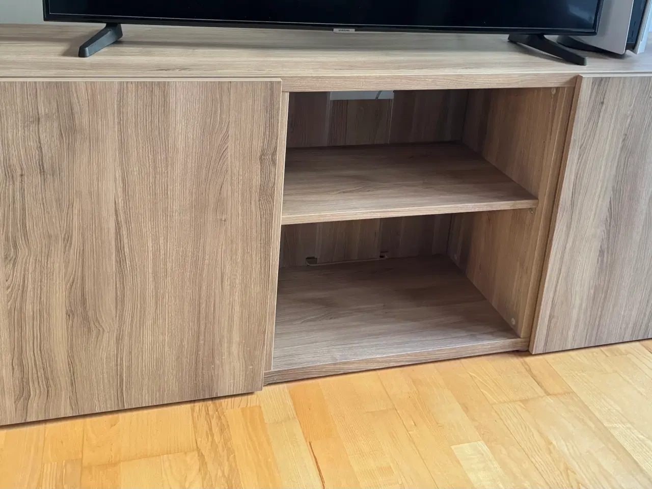 Billede 2 - Tv bord fra ikea