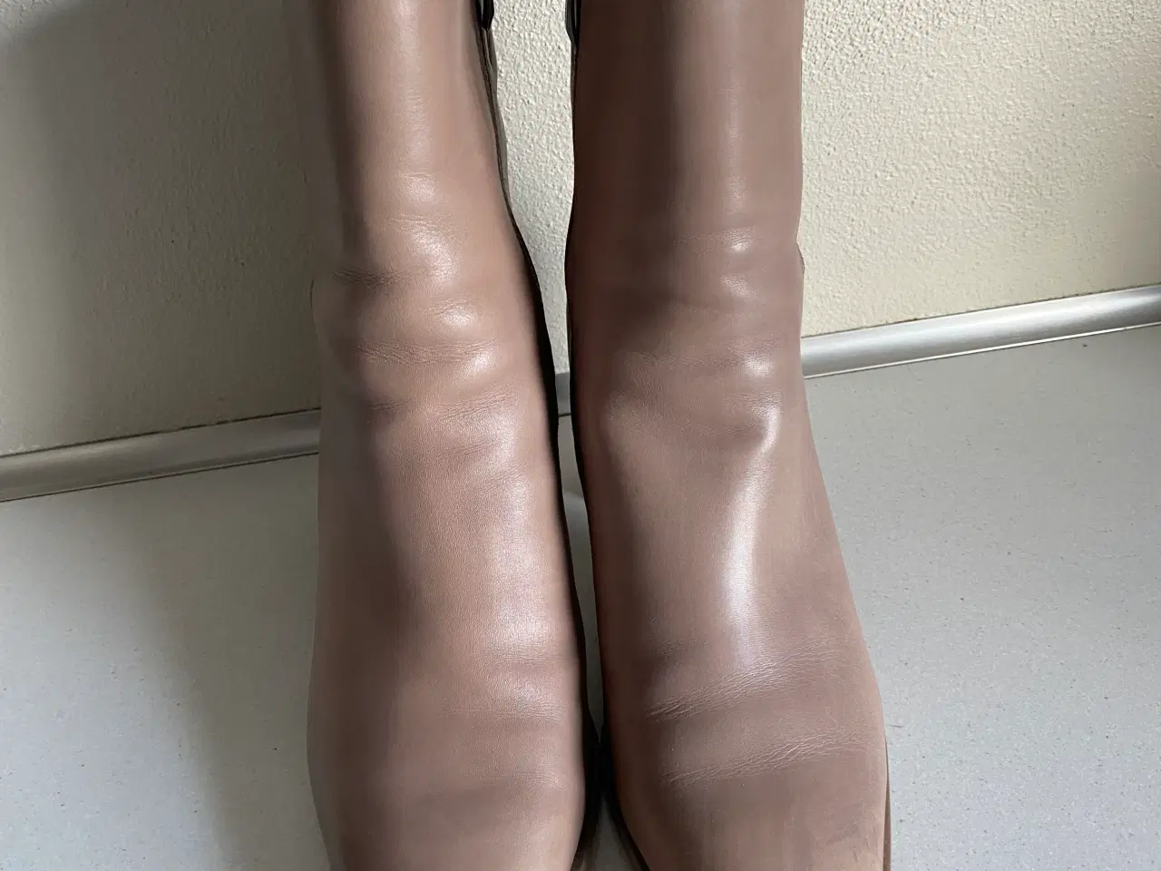 Billede 2 - Tamaris støvletter m hæl