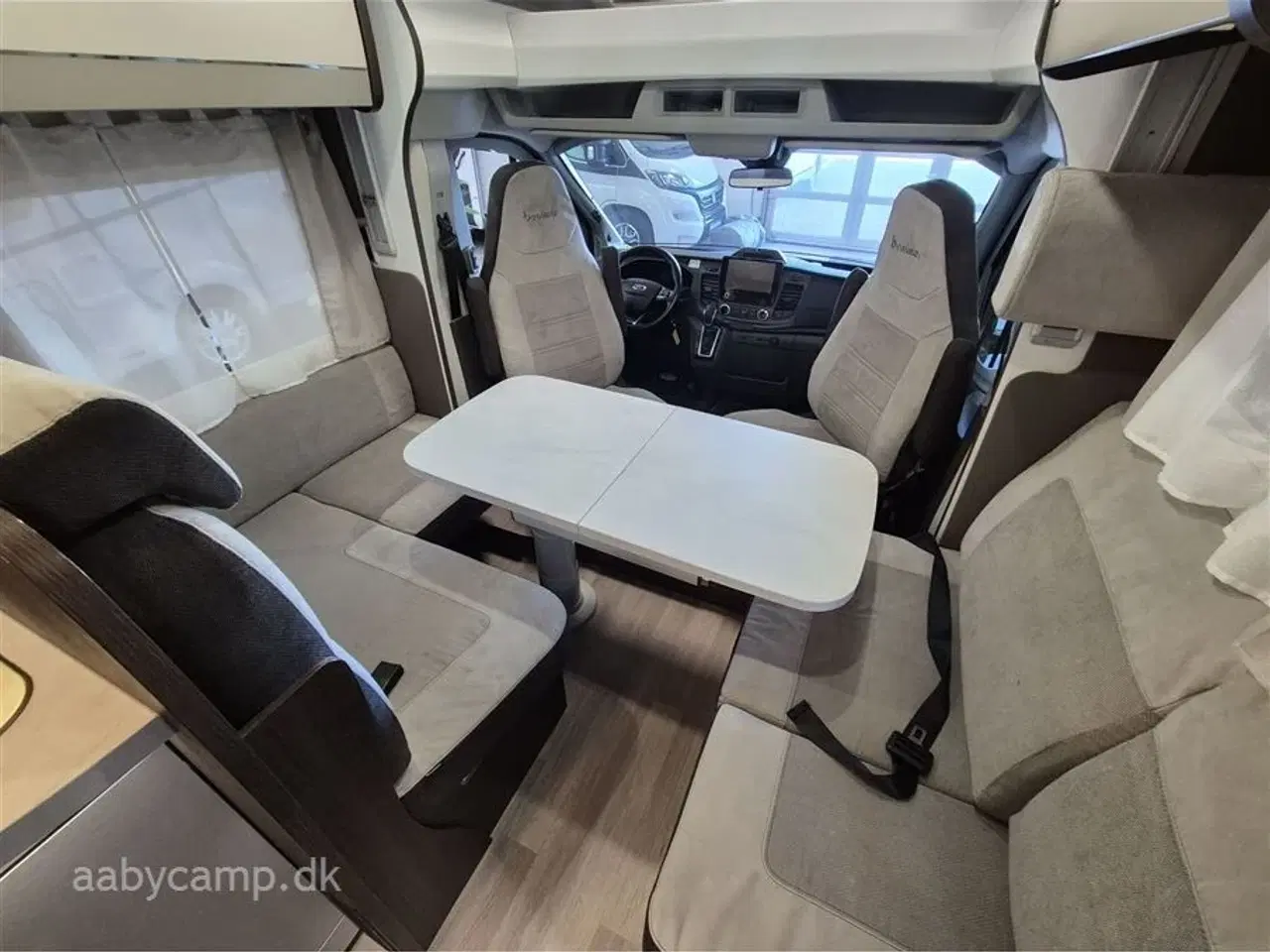 Billede 8 - 2022 - Benimar Tessoro 442   Nk. Pakke. automatgear. solcelle. 2x Agm Batterier. markise. udv. gasudtag. cykelstativ. sælges kun til cvr !!!