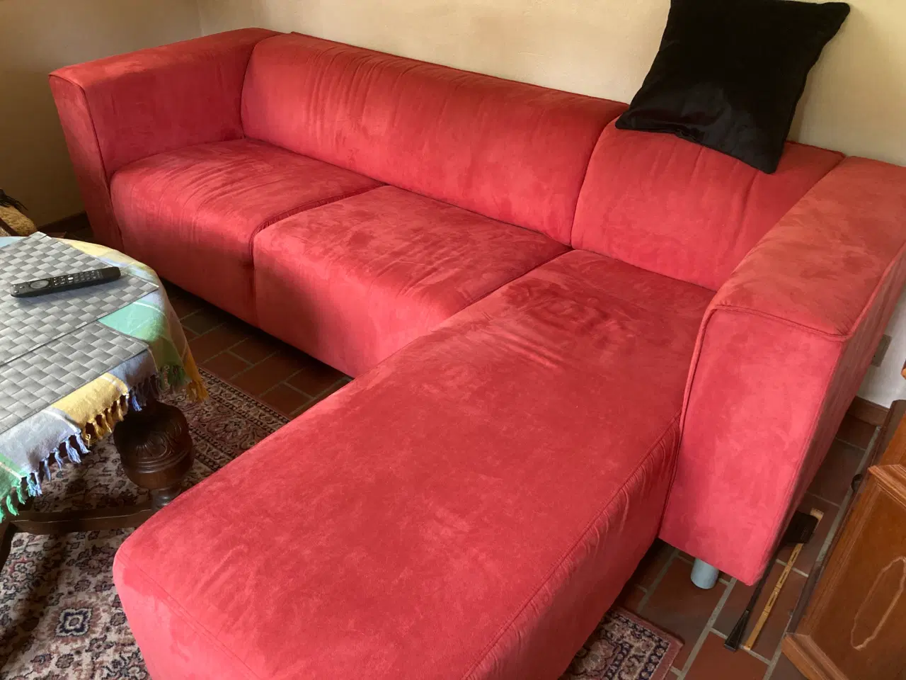 Billede 1 - Rød sofa med chaiselong 