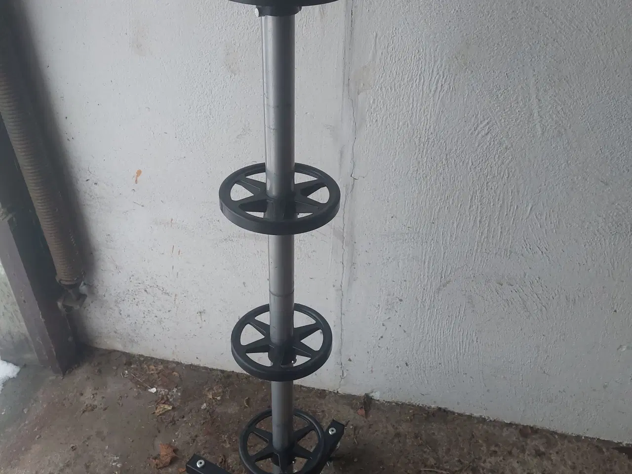 Billede 3 - Dækhotel / stativ, på hjul.