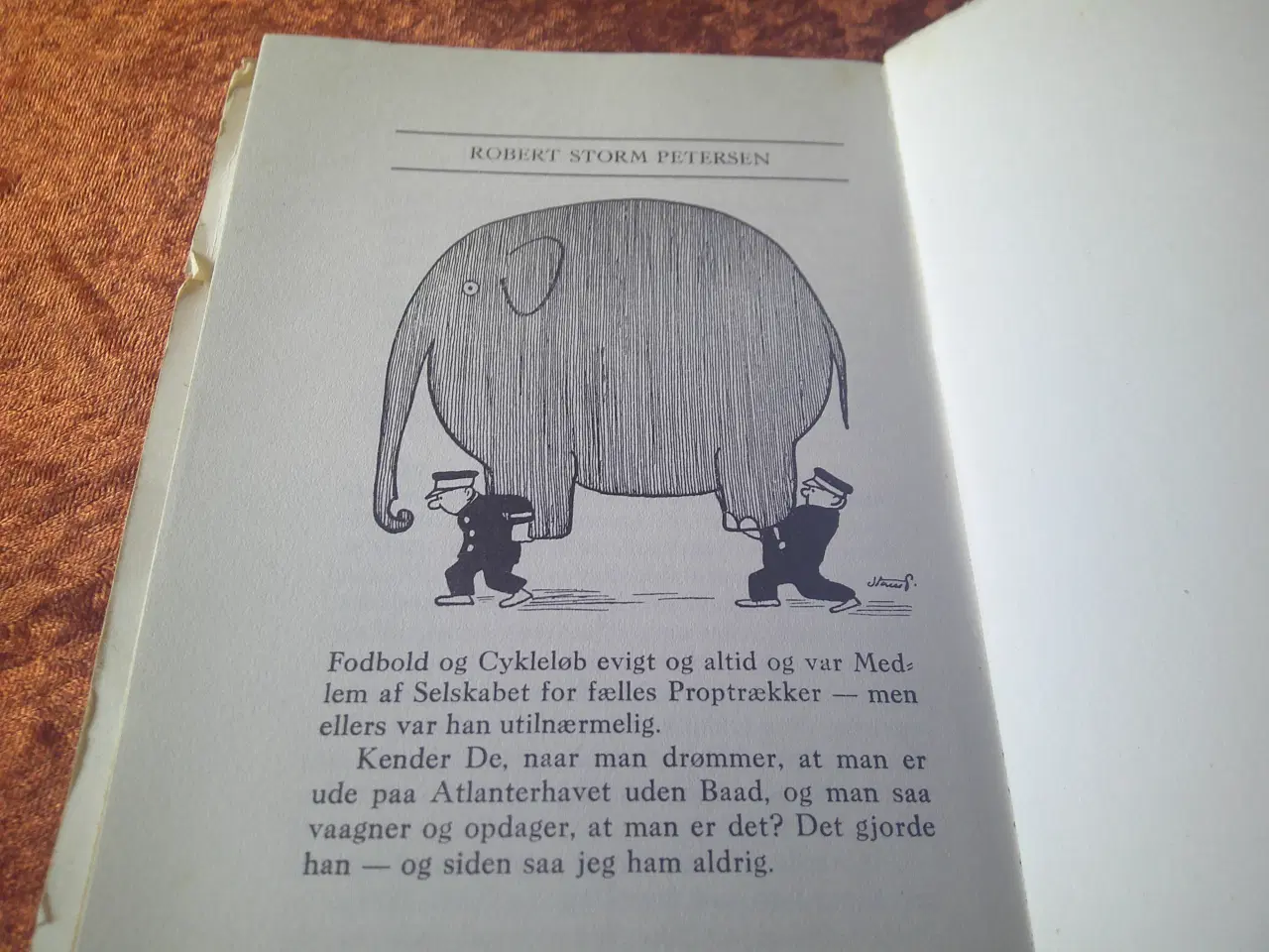 Billede 3 - Der stikker noget under, Robert Storm Petersen, 