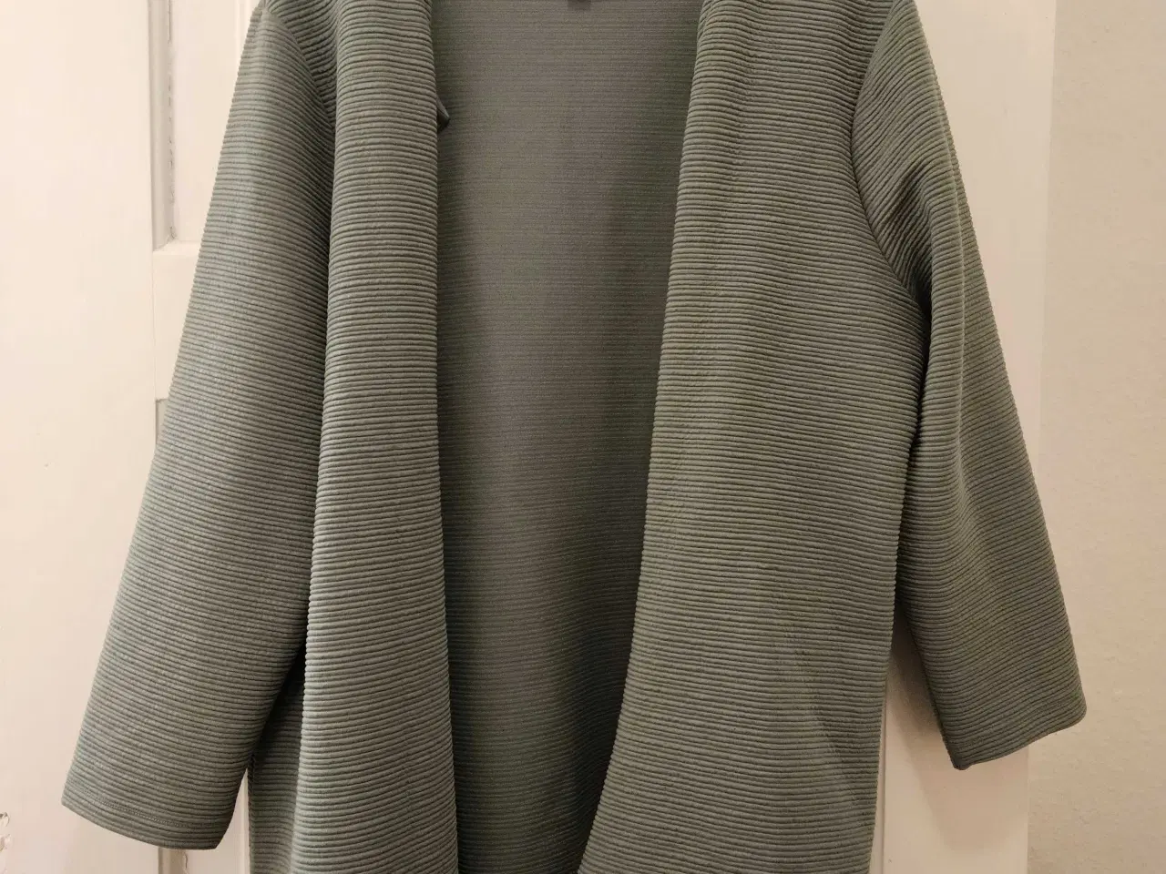 Billede 1 - Only Carmakoma trøje M 46/48