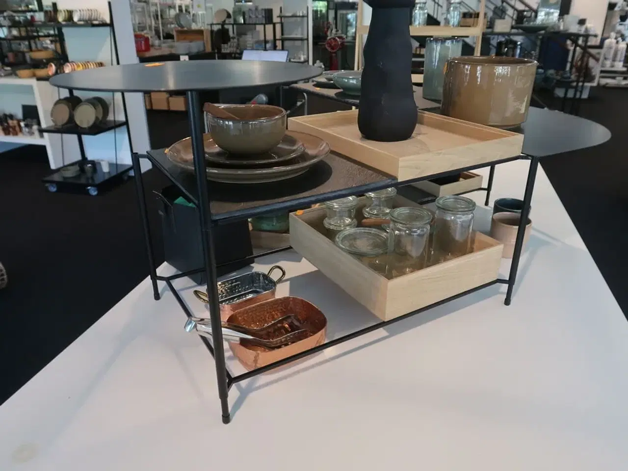 Billede 9 - Opsats med kopper, kander, glas m.m.