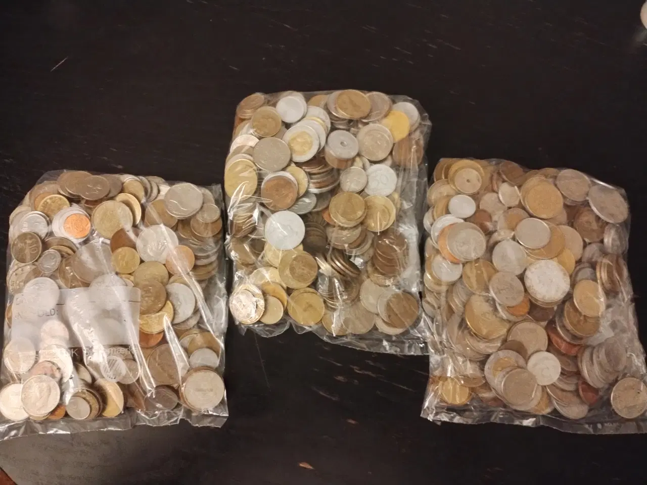 Billede 2 - Et kilo mønter fra hele verden kun for 79 kr.