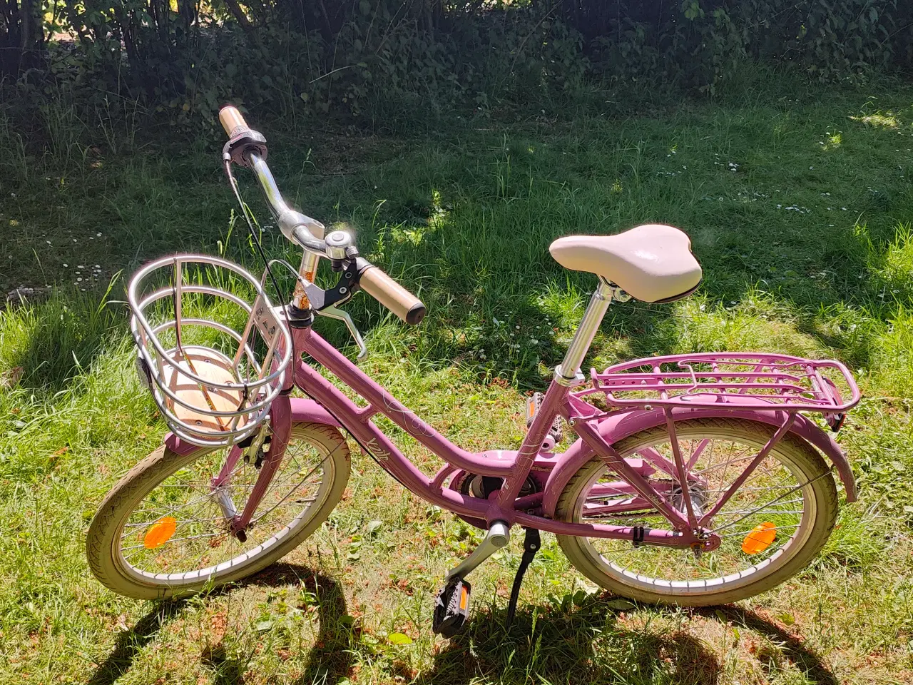 Billede 2 - Pige cykler