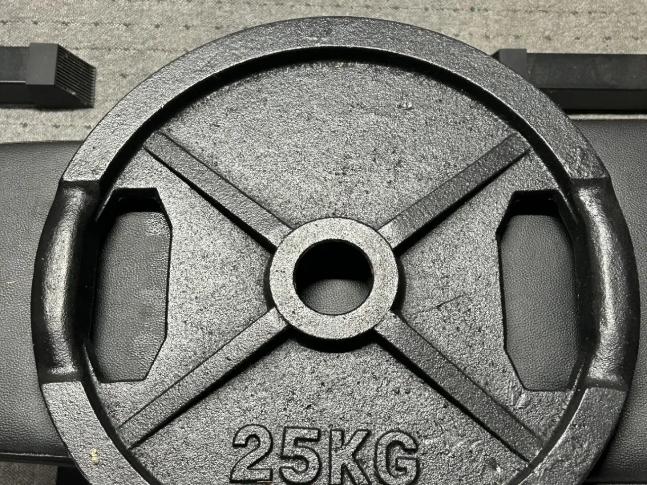 Billede 1 - Vægtskiver og vægtstang sælges