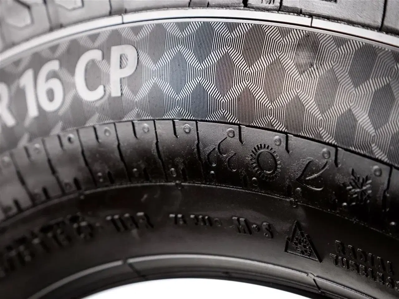 Billede 18 - 2026 - Benimar Tessoro T463   Automat gear - Dieselfyr - 12V kompressor køl - 200W solcelle