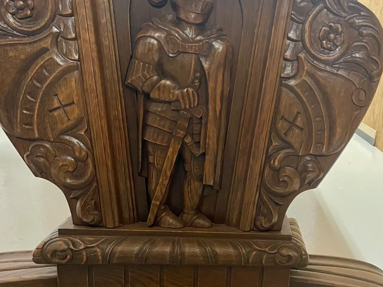 Billede 3 - Rænæsance spisebord med 6 stole i grønt fløj