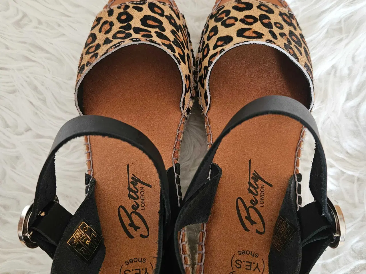 Billede 5 - FLOTTE NYE SANDALER 