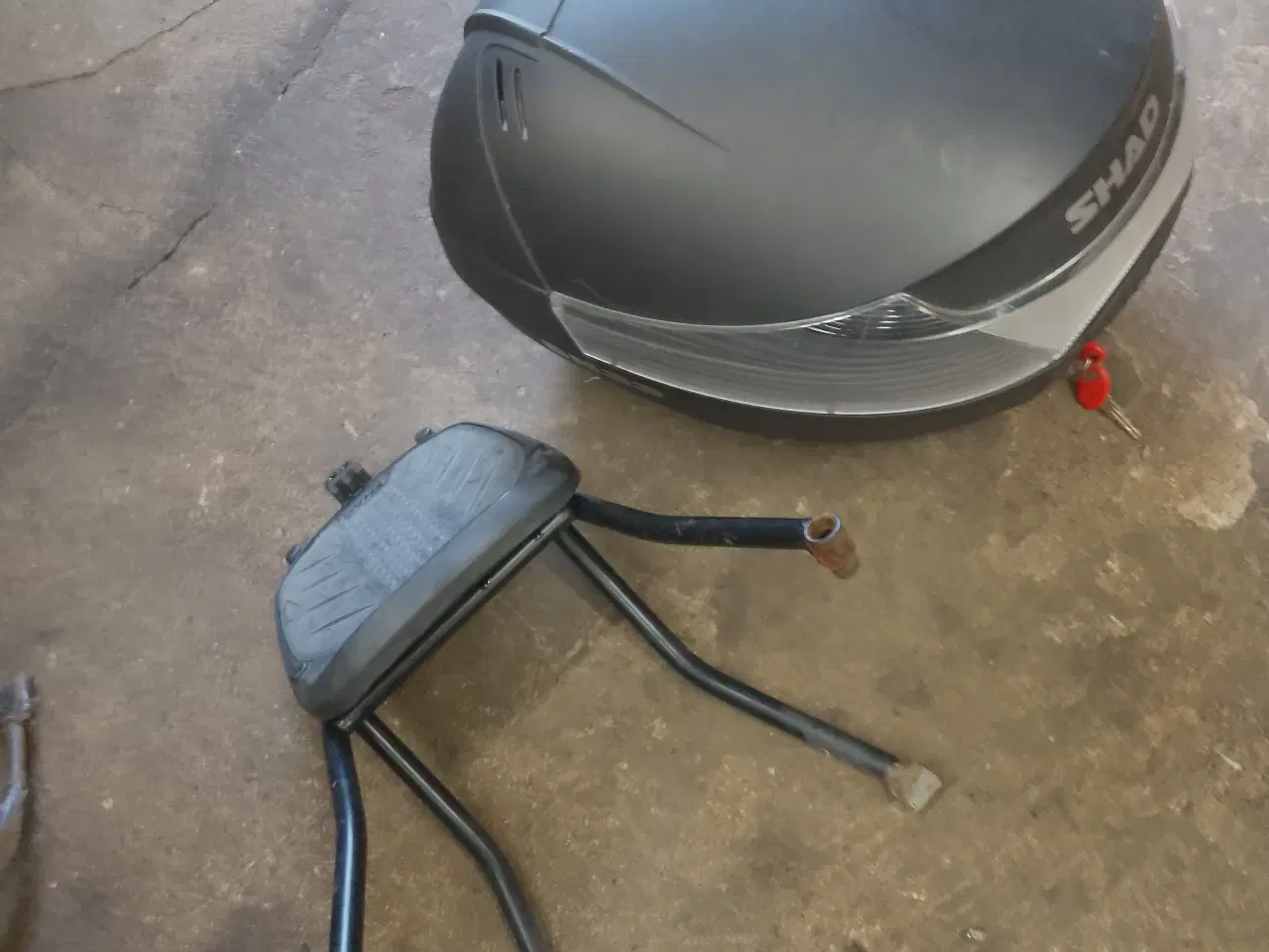 Billede 1 - Bagagebærer med boks til yamaha neos Både til 2T o