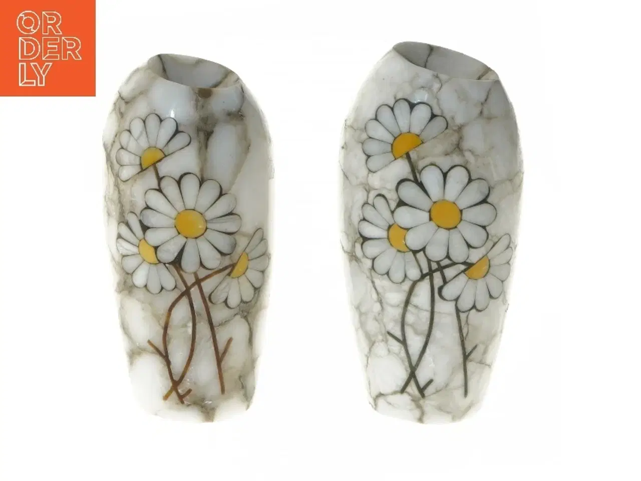 Billede 1 - To marmorvaser med blomstermotiv (str. 2 stk 17 cm)