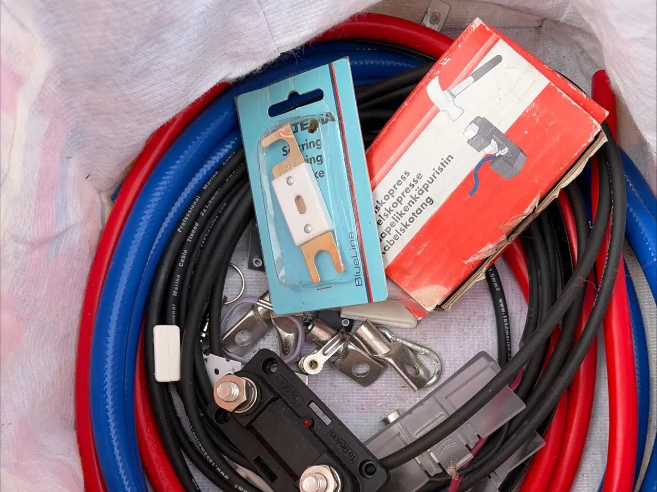 Billede 1 - Marine elledning og sikringer