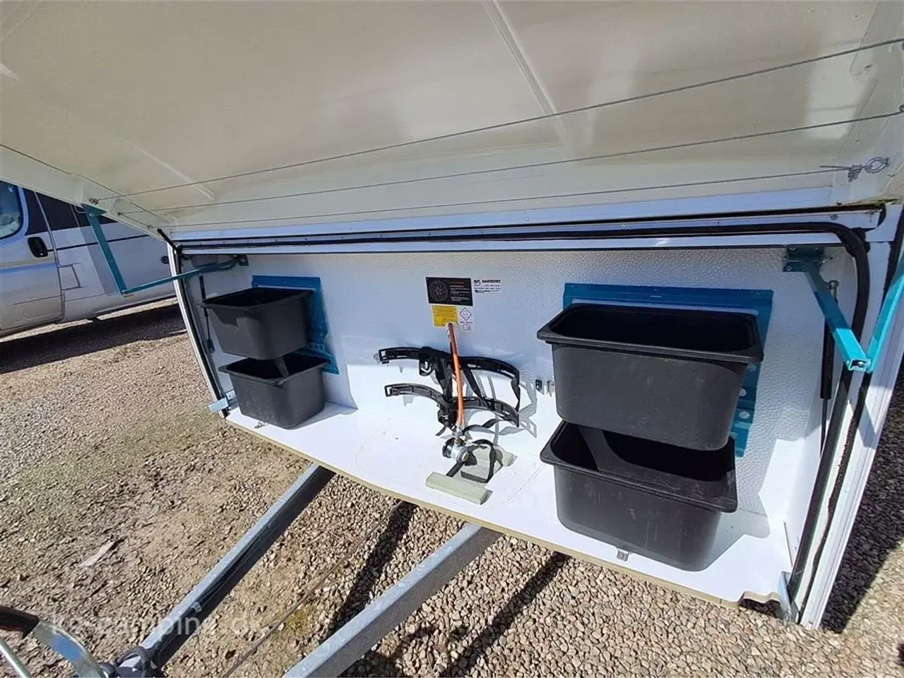 Billede 11 - 2022 - Adria Aviva 522 PT   Letvægtsvogn med 3 køjer og Isabella Sun Shine Plus solsejl