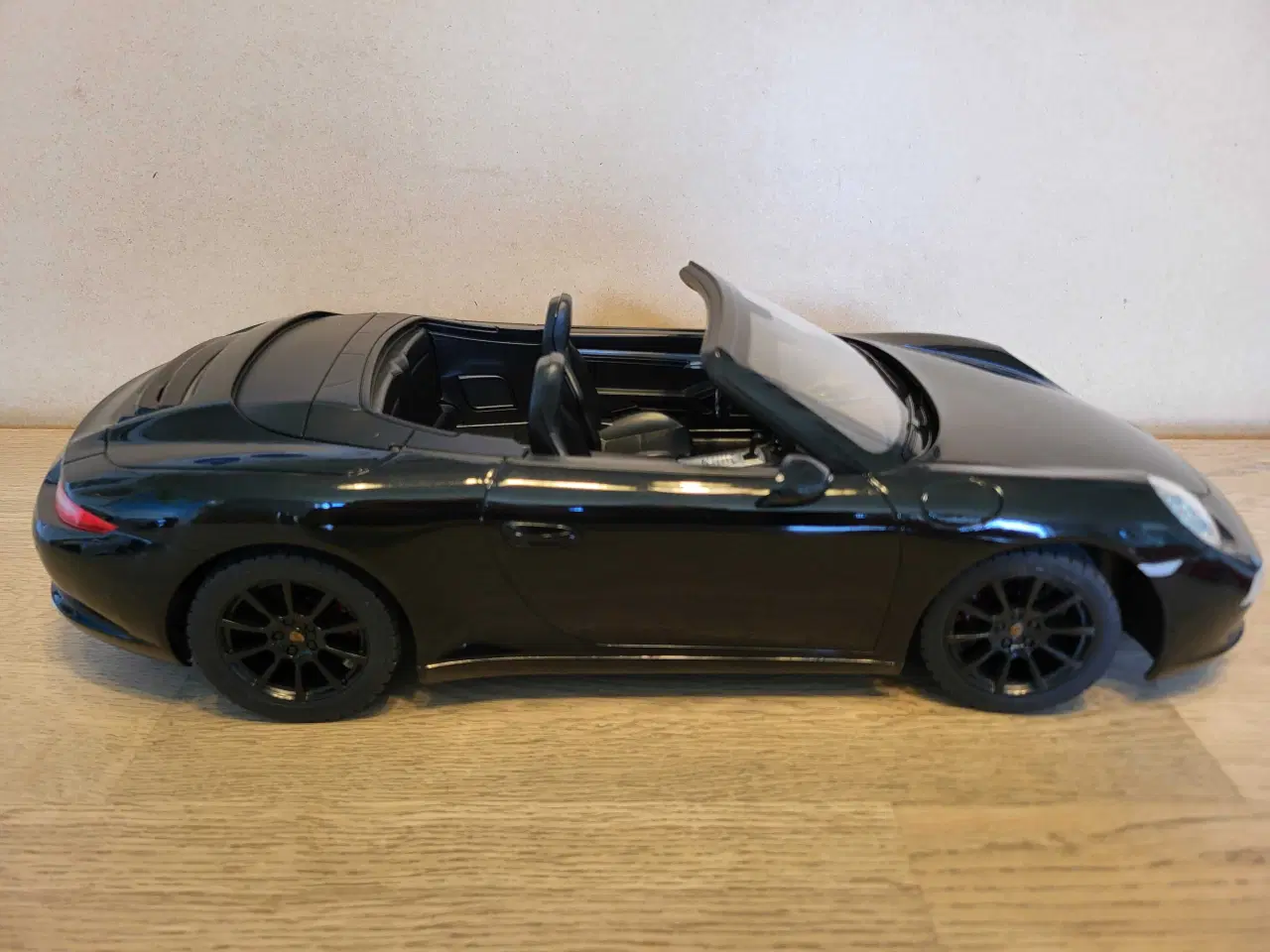 Billede 1 - Modelbil, Porsche 911 Carrera S, skala 1/12