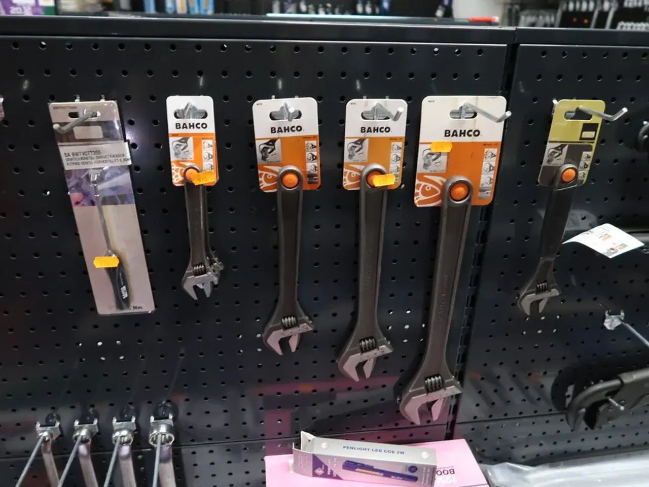 Billede 2 - Div. Værktøj på væg BAHCO