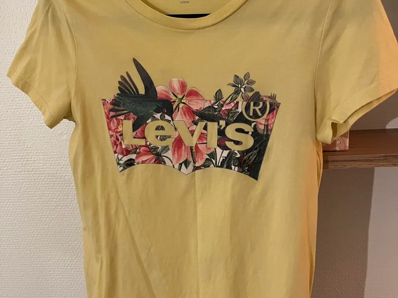 Billede 1 - Sød Levis t-shirt