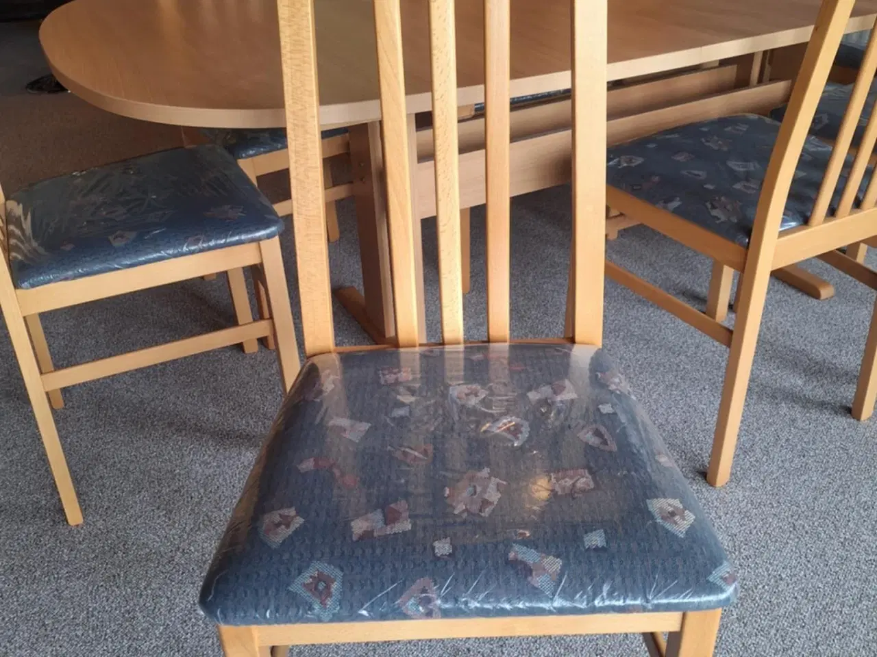 Billede 3 - Spisebord 8 stole  i laminat 