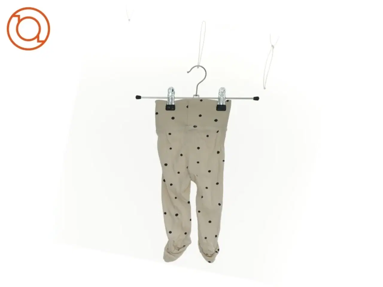 Billede 2 - Babybuks med fødder fra H&M (str. 62 cm)