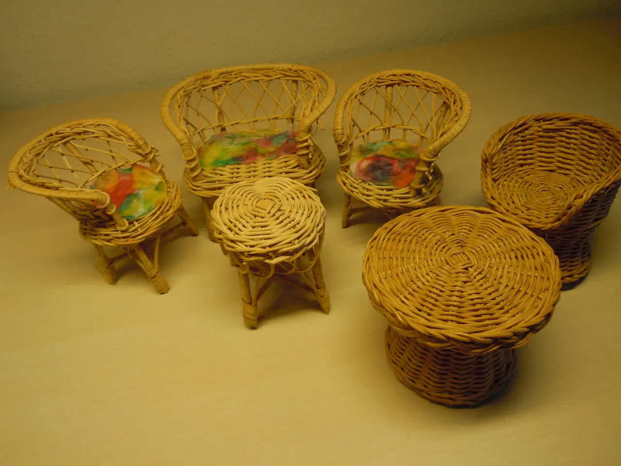 Billede 1 - kurve møbler til dukker