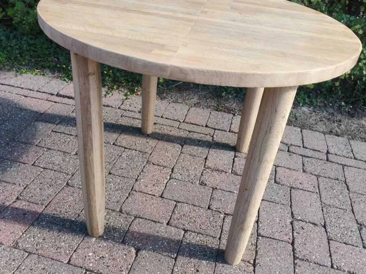 Billede 3 - Rund massiv egetræ spisebord med udtræk og 2 tillæ