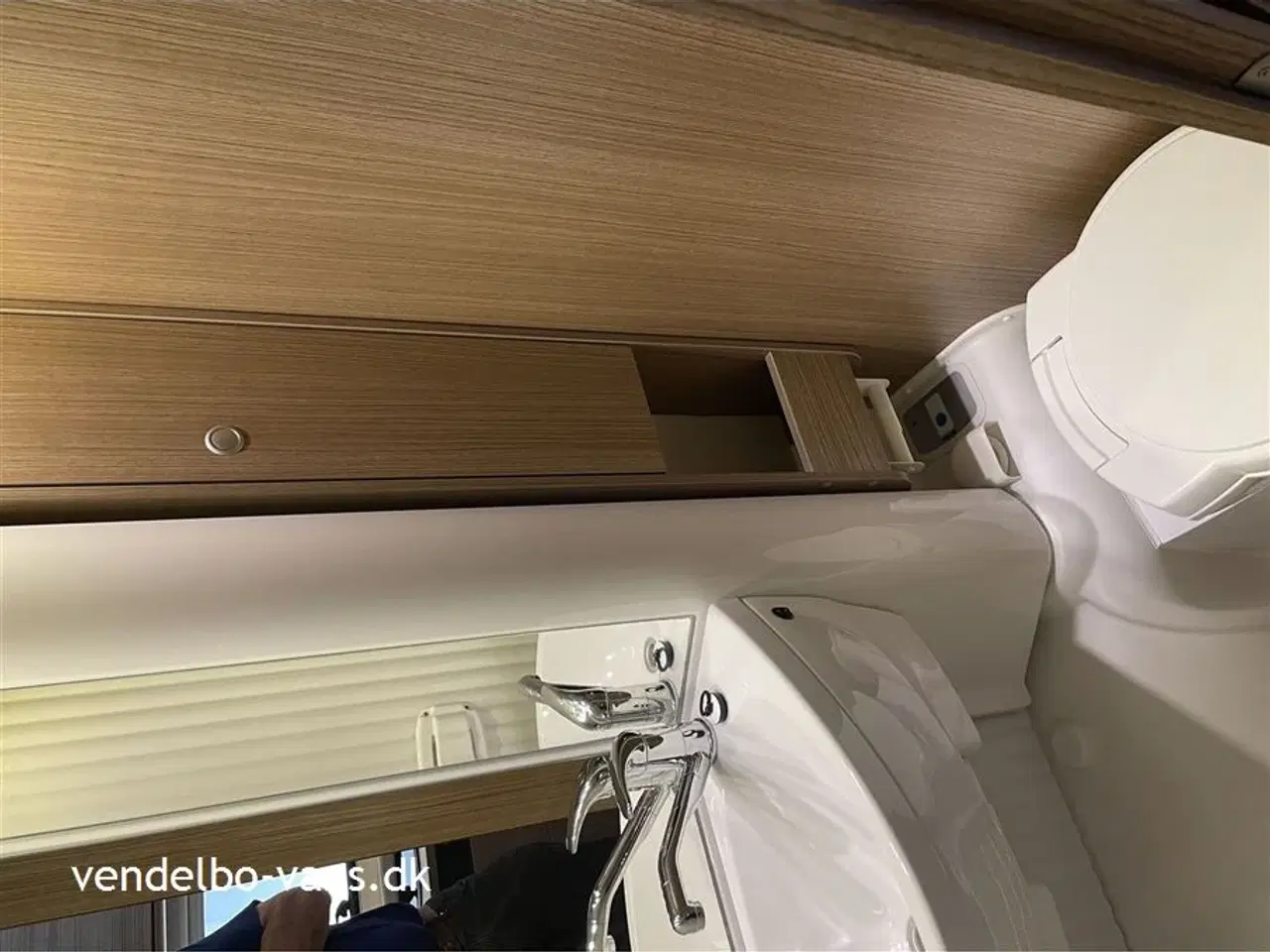 Billede 16 - 2019 - Carado V337 Enkeltsenge og høj garage