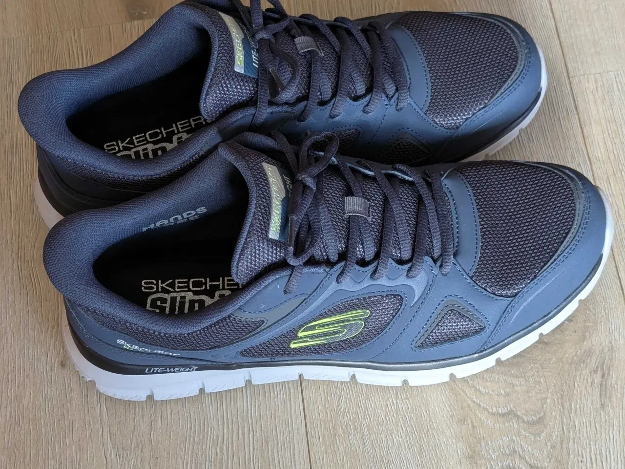 Billede 2 - SKECHERS SLIP - INS sko. Lite - Weicht.