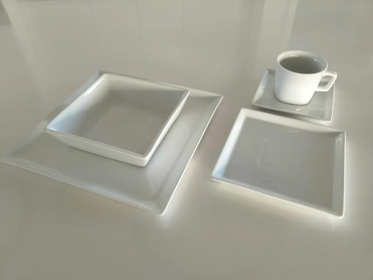 Billede 1 - Spisestel til 12 personer 