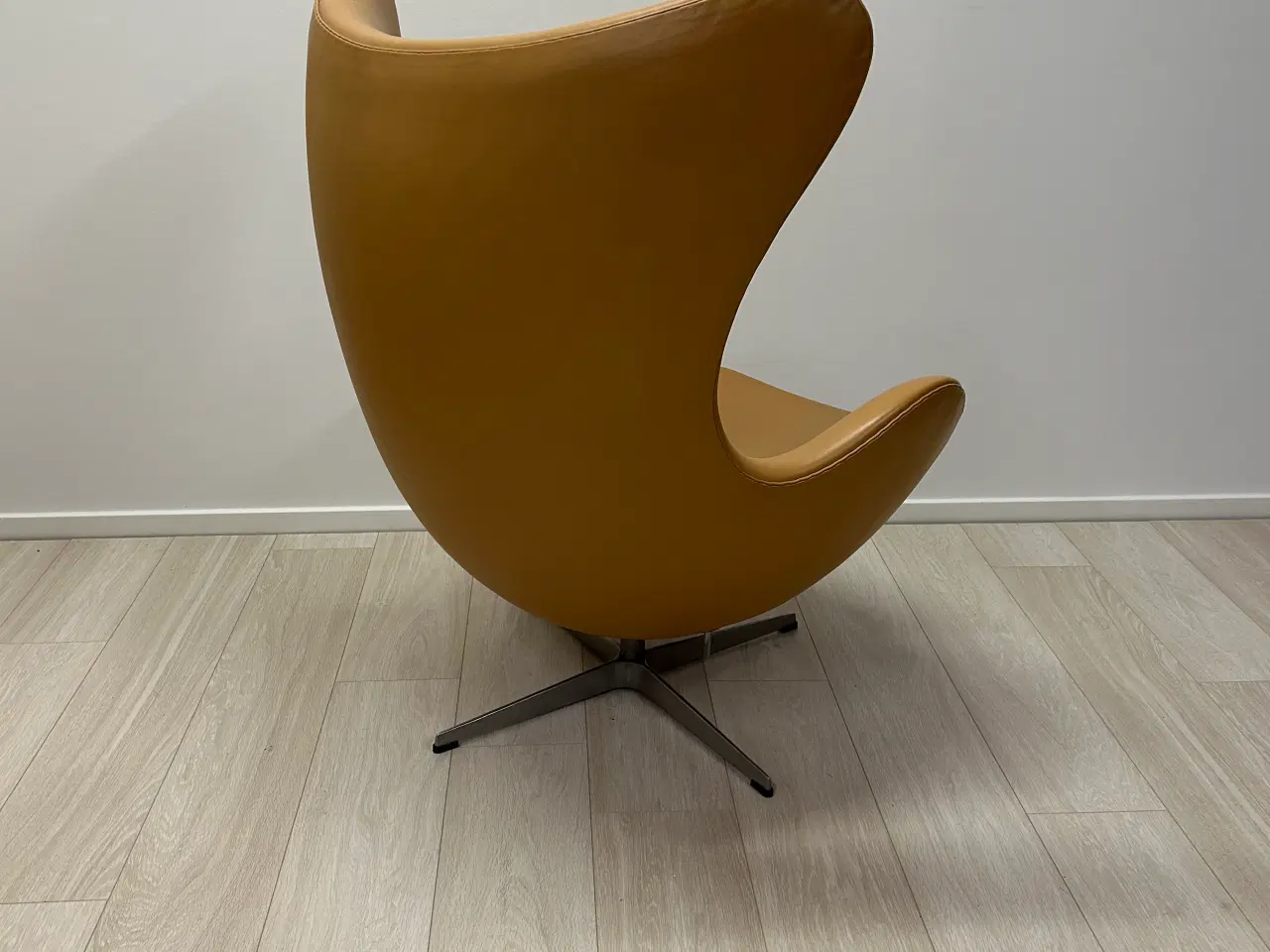 Billede 3 - Fh 3316 Ægget af Arne Jacobsen Brun læder. 