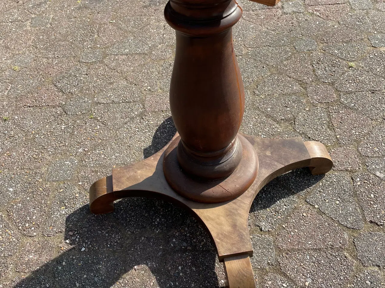 Billede 2 - Ovalt spisebord