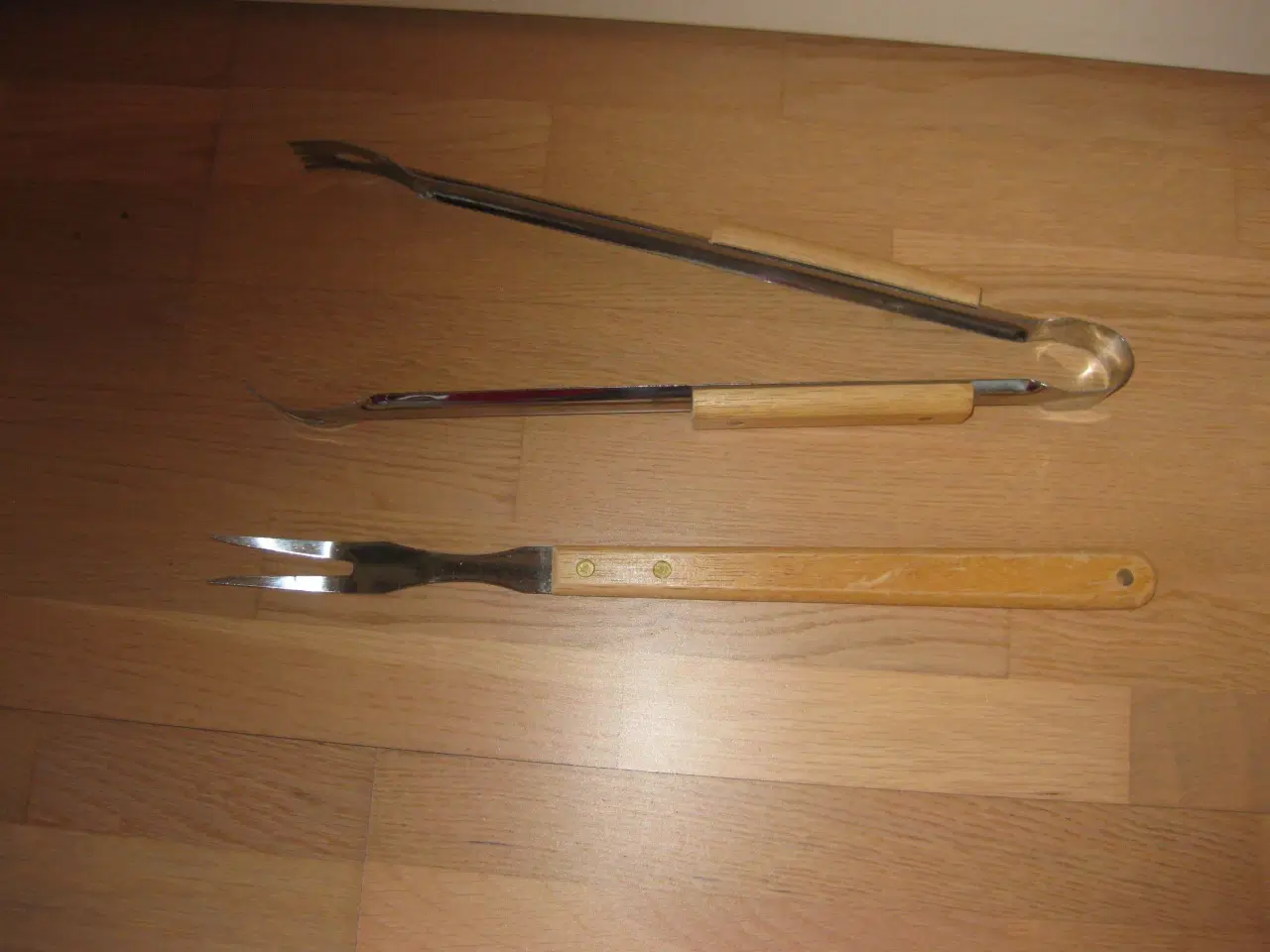 Billede 3 - Tang og gaffel til grillen samlet